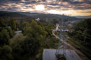 Электросети Крыма в огненном рассвете